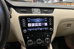 harmaa Skoda Octavia 2017 kuva 22.