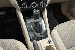 harmaa Skoda Octavia 2017 kuva 23.