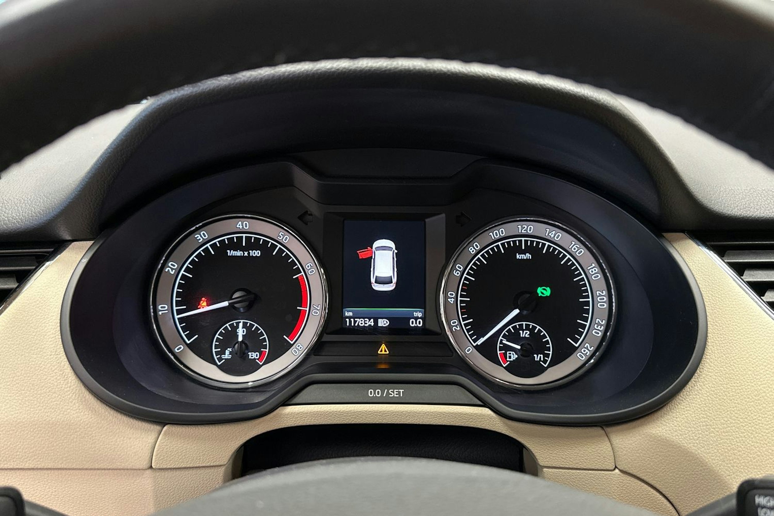 harmaa Skoda Octavia 2017 kuva 25.