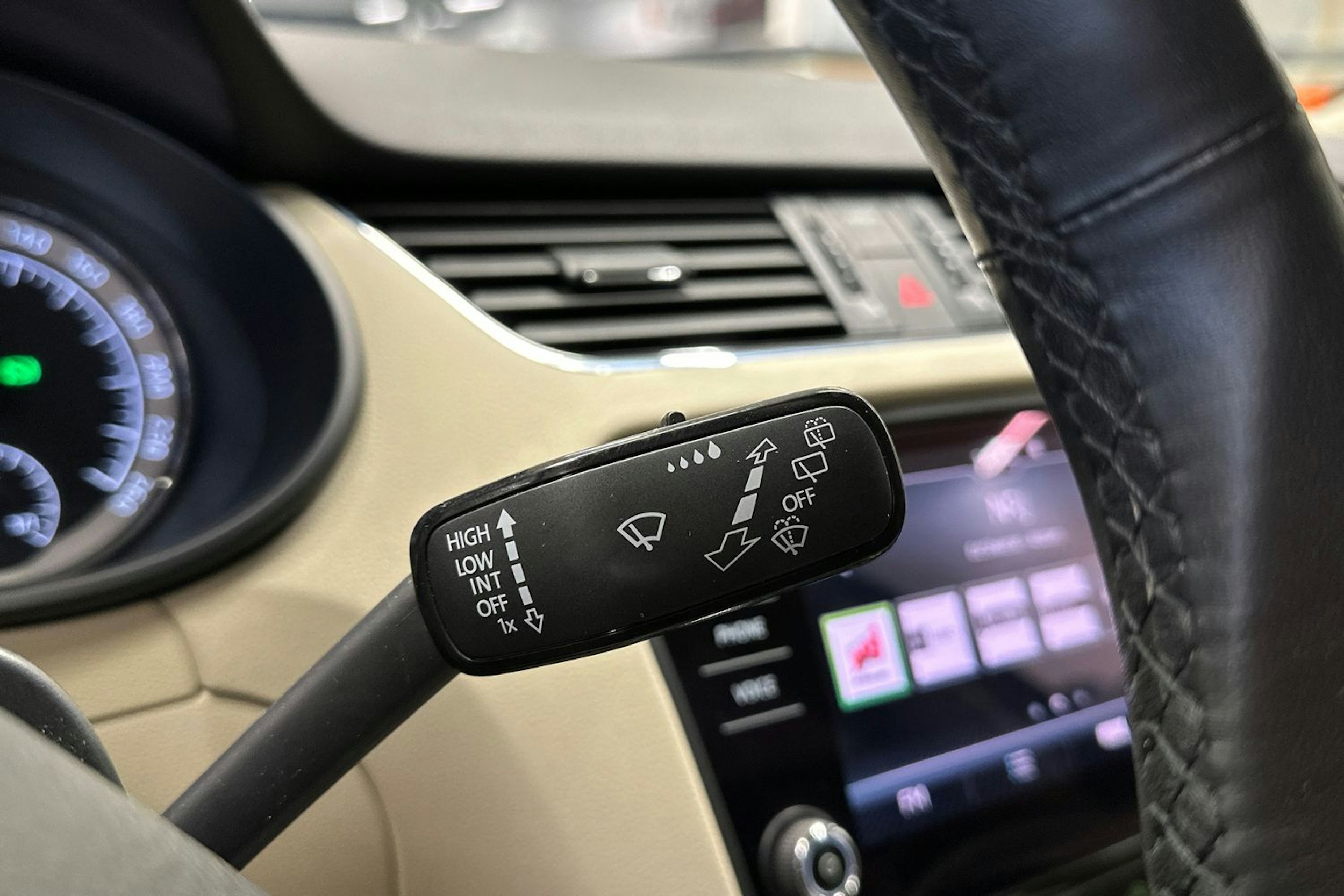 harmaa Skoda Octavia 2017 kuva 27.