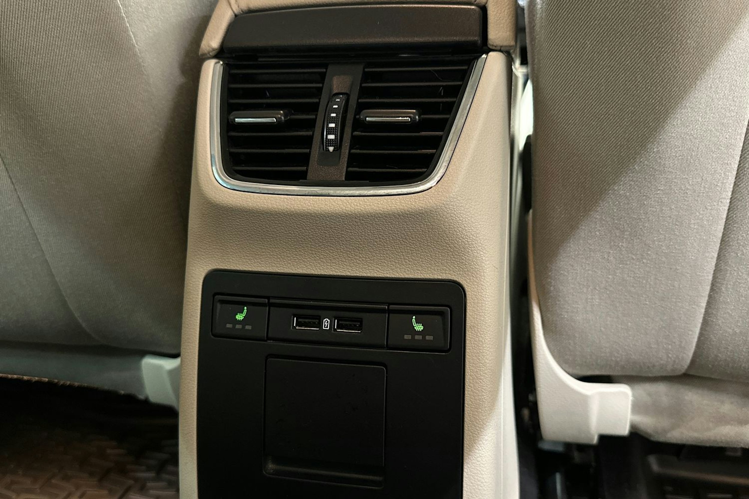 harmaa Skoda Octavia 2017 kuva 31.