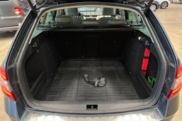 harmaa Skoda Octavia 2017 kuva 32.