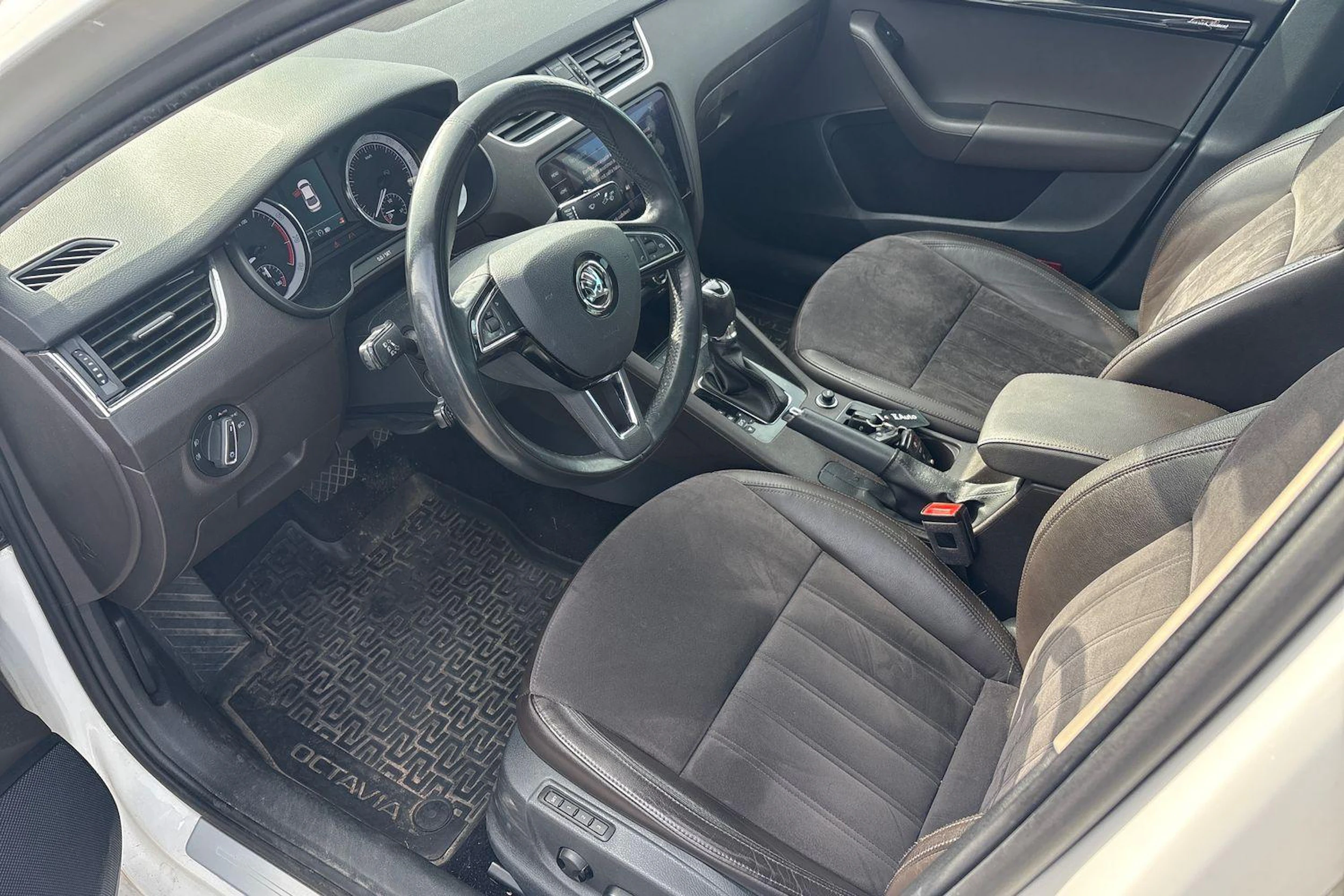 valkoinen Skoda Octavia 2017 kuva 3.