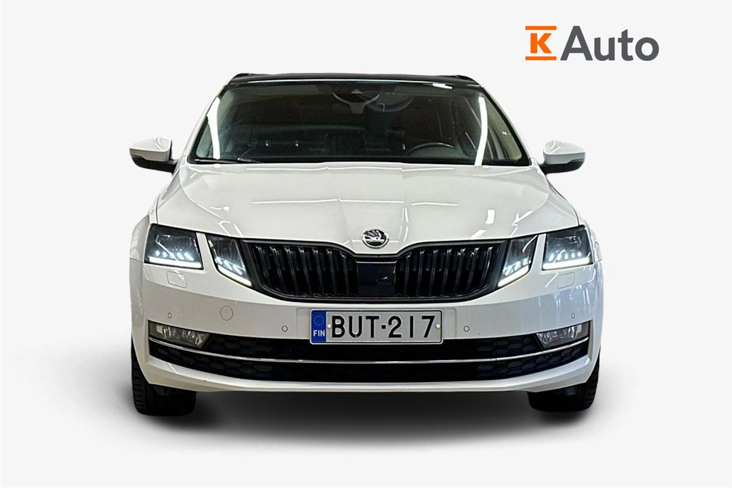 valkoinen Skoda Octavia 2017 kuva 4.