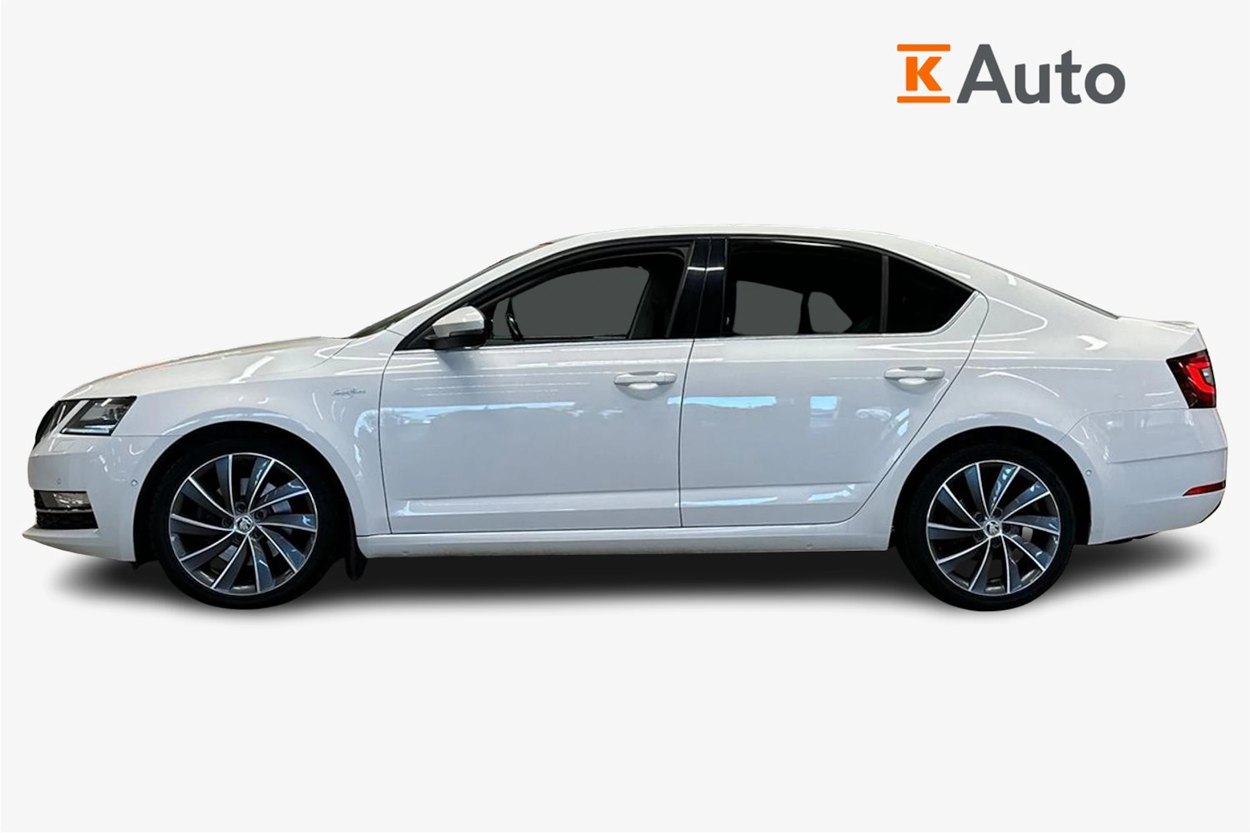 valkoinen Skoda Octavia 2017 kuva 5.