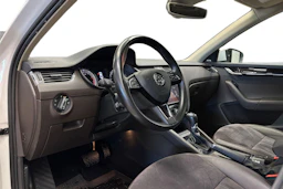 valkoinen Skoda Octavia 2017 kuva 6.