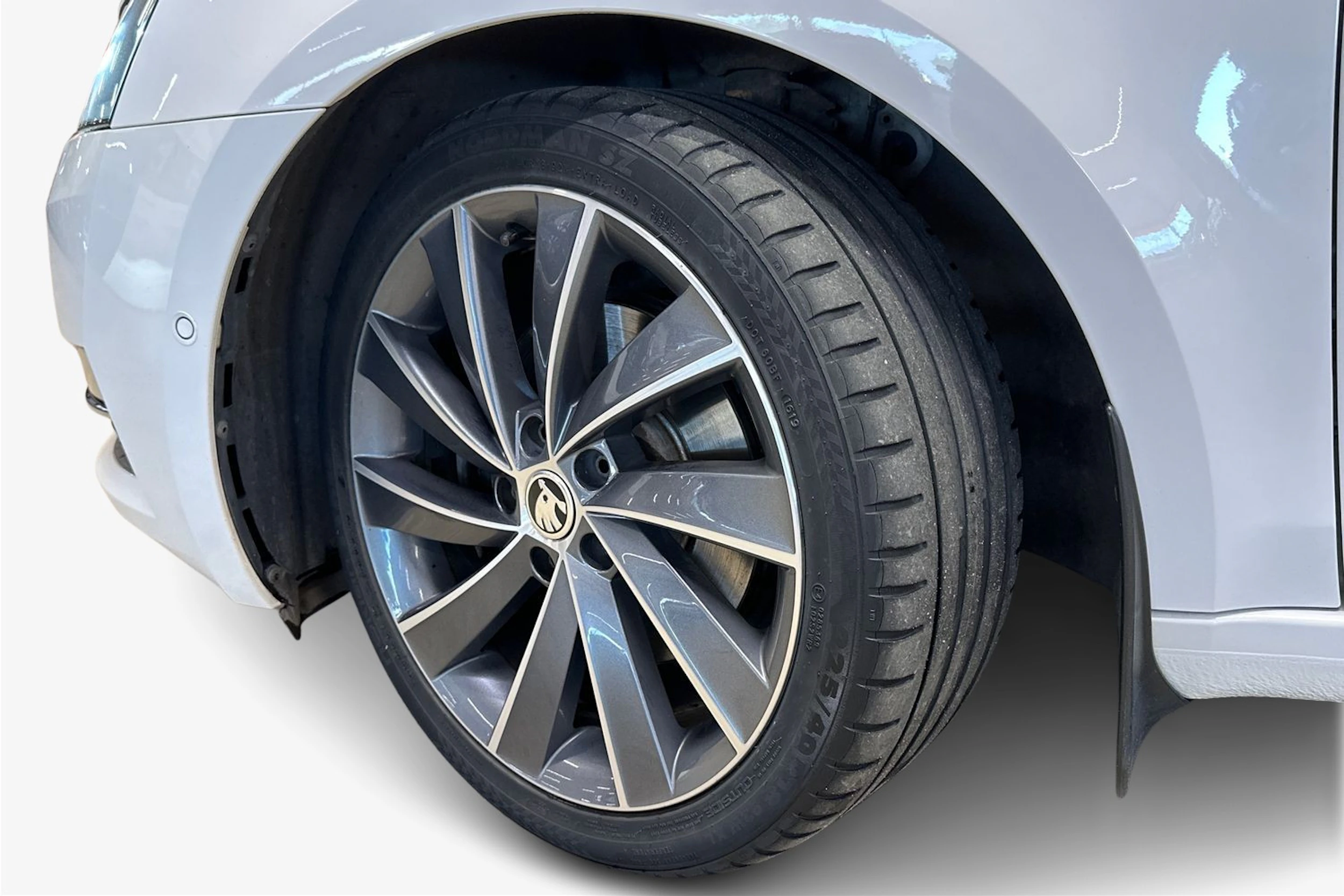 valkoinen Skoda Octavia 2017 kuva 9.