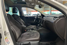 valkoinen Skoda Octavia 2017 kuva 11.