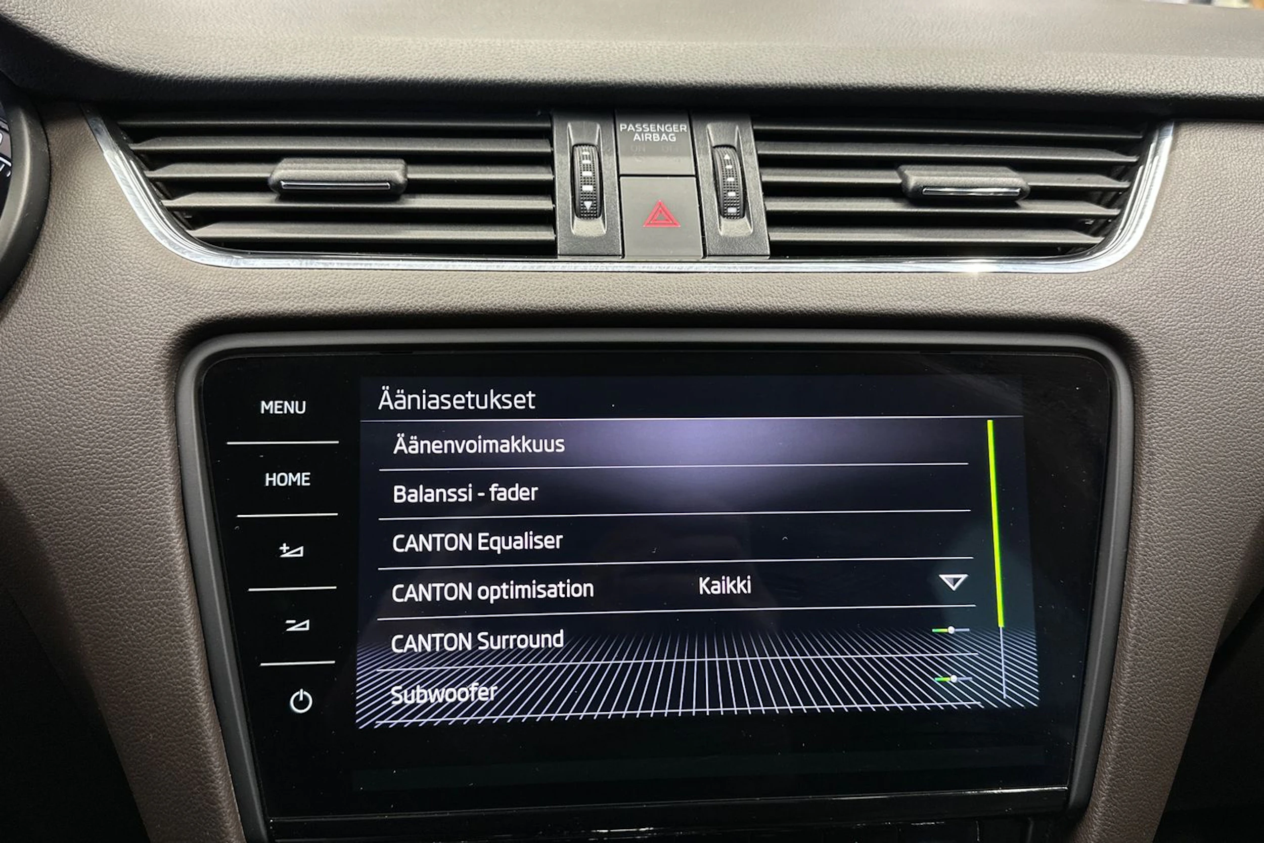 valkoinen Skoda Octavia 2017 kuva 16.