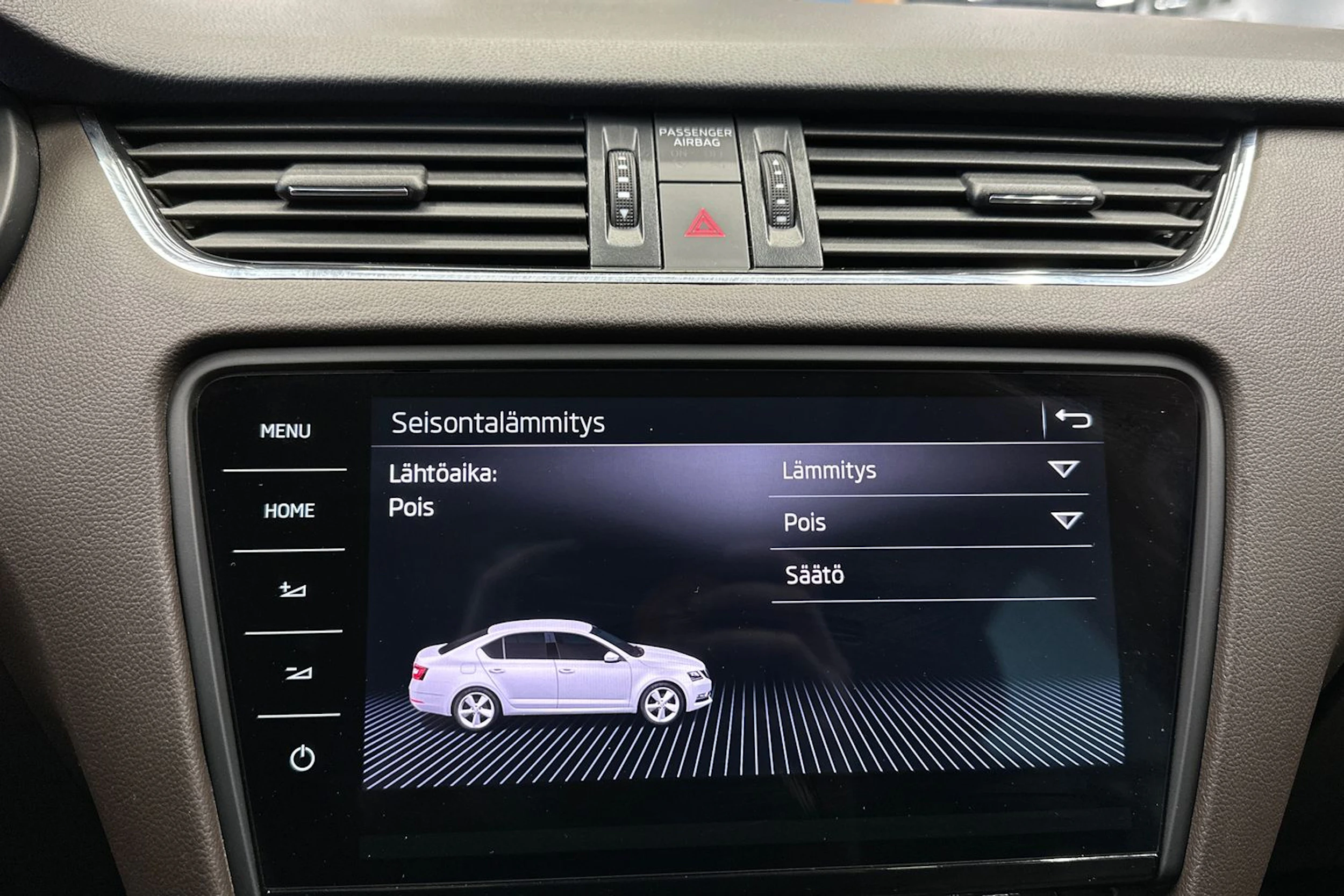 valkoinen Skoda Octavia 2017 kuva 18.