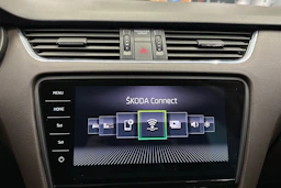 valkoinen Skoda Octavia 2017 kuva 19.