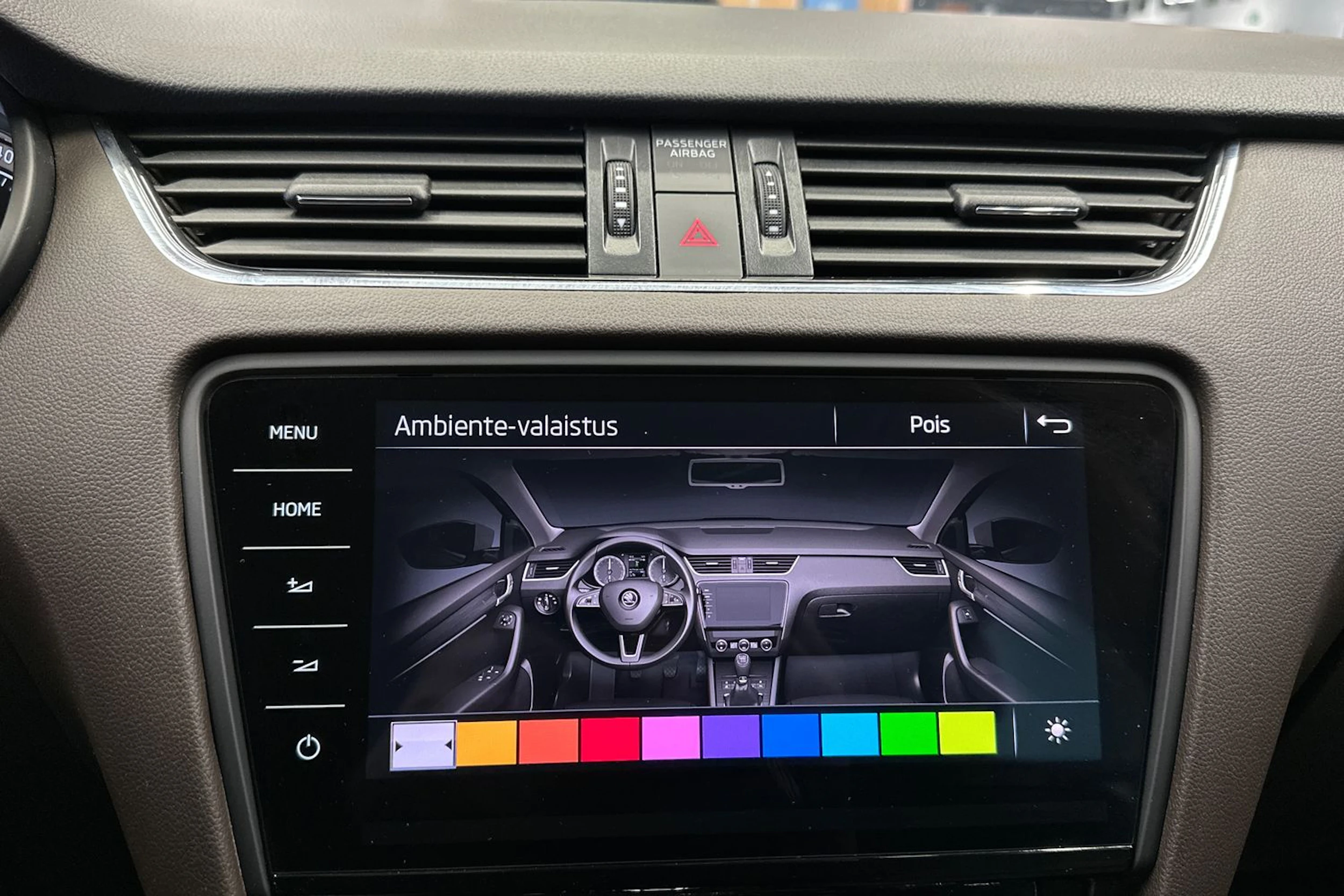 valkoinen Skoda Octavia 2017 kuva 20.