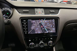 valkoinen Skoda Octavia 2017 kuva 21.