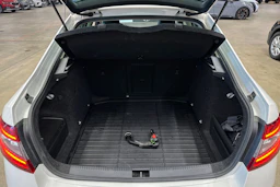 valkoinen Skoda Octavia 2017 kuva 28.