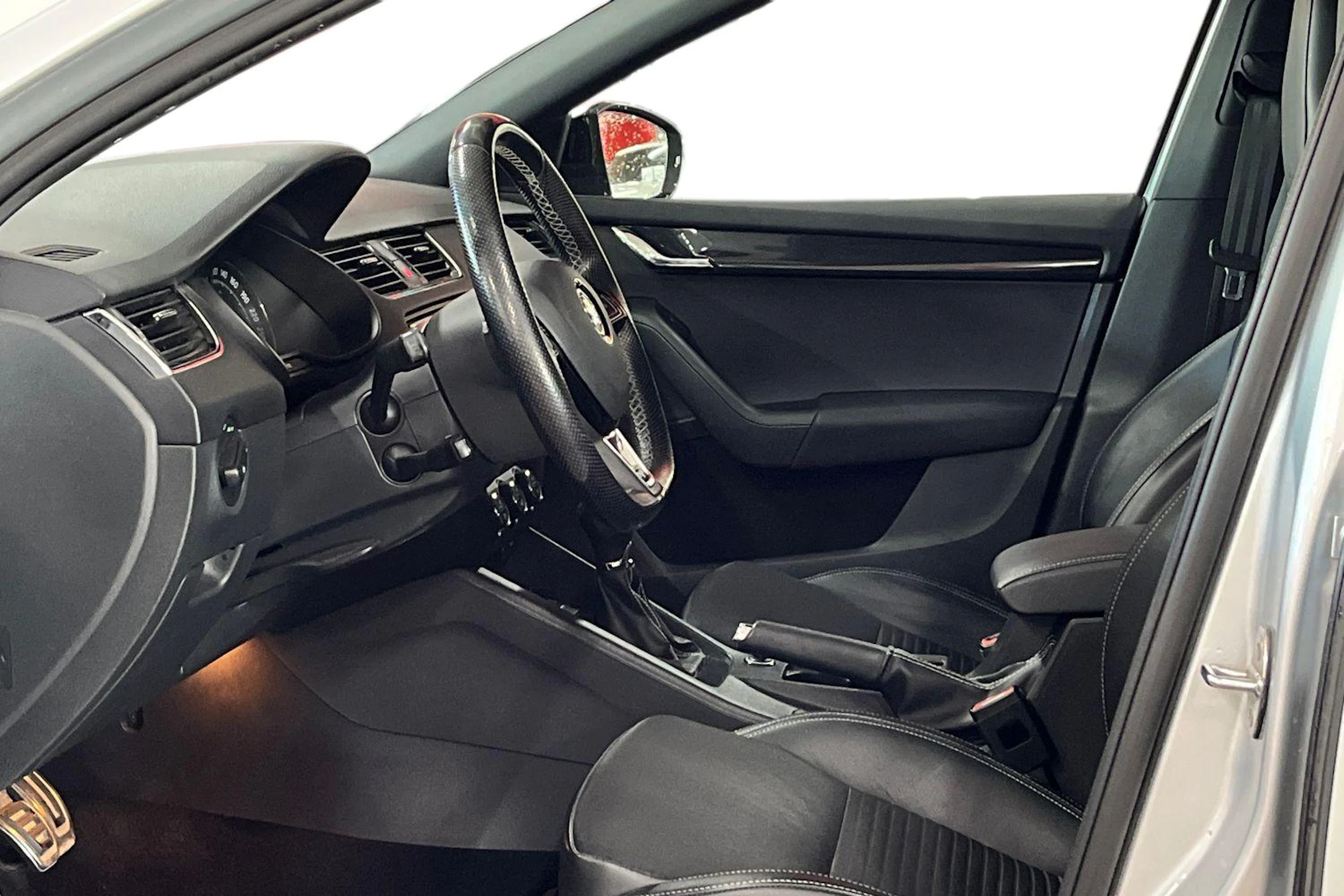 Harmaa Skoda OCTAVIA 2017 kuva 6.