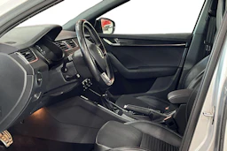 Harmaa Skoda OCTAVIA 2017 kuva 6.