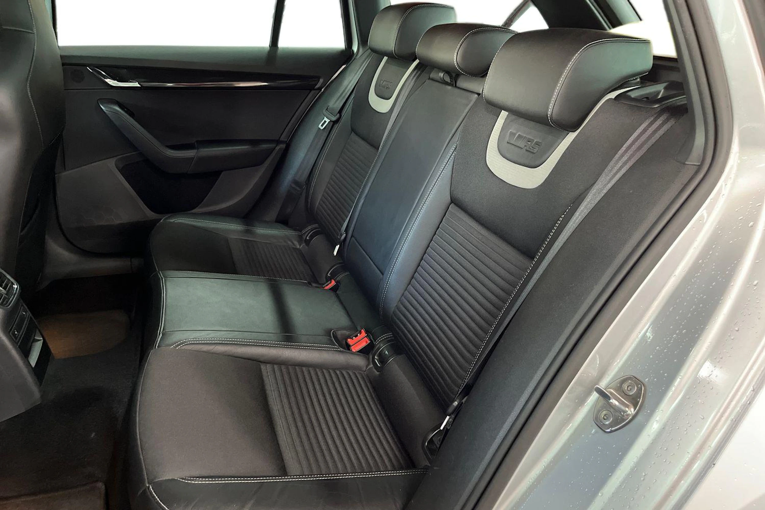 Harmaa Skoda OCTAVIA 2017 kuva 8.
