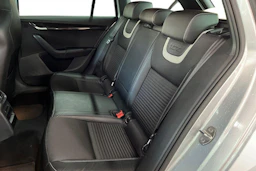 Harmaa Skoda OCTAVIA 2017 kuva 8.