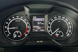 Harmaa Skoda OCTAVIA 2017 kuva 12.