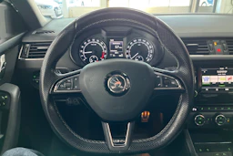 Harmaa Skoda OCTAVIA 2017 kuva 13.