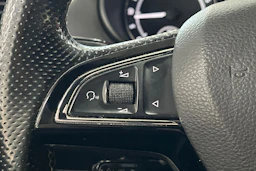 Harmaa Skoda OCTAVIA 2017 kuva 14.