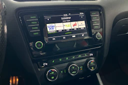 Harmaa Skoda OCTAVIA 2017 kuva 16.