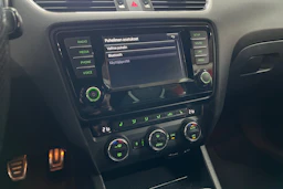 Harmaa Skoda OCTAVIA 2017 kuva 17.