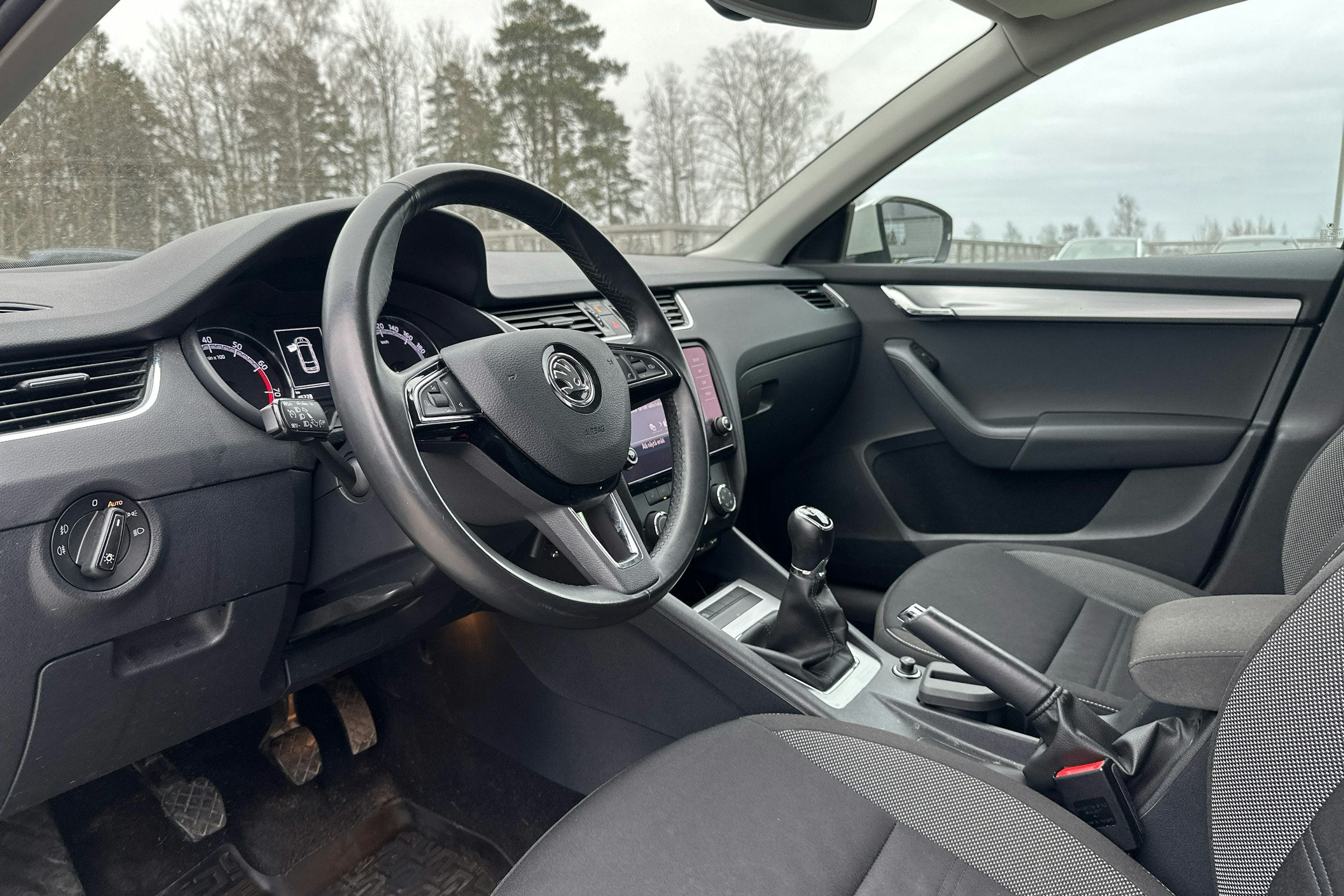 valkoinen Skoda Octavia 2017 kuva 3.