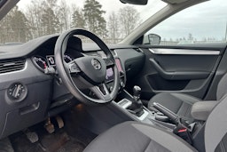 valkoinen Skoda Octavia 2017 kuva 3.