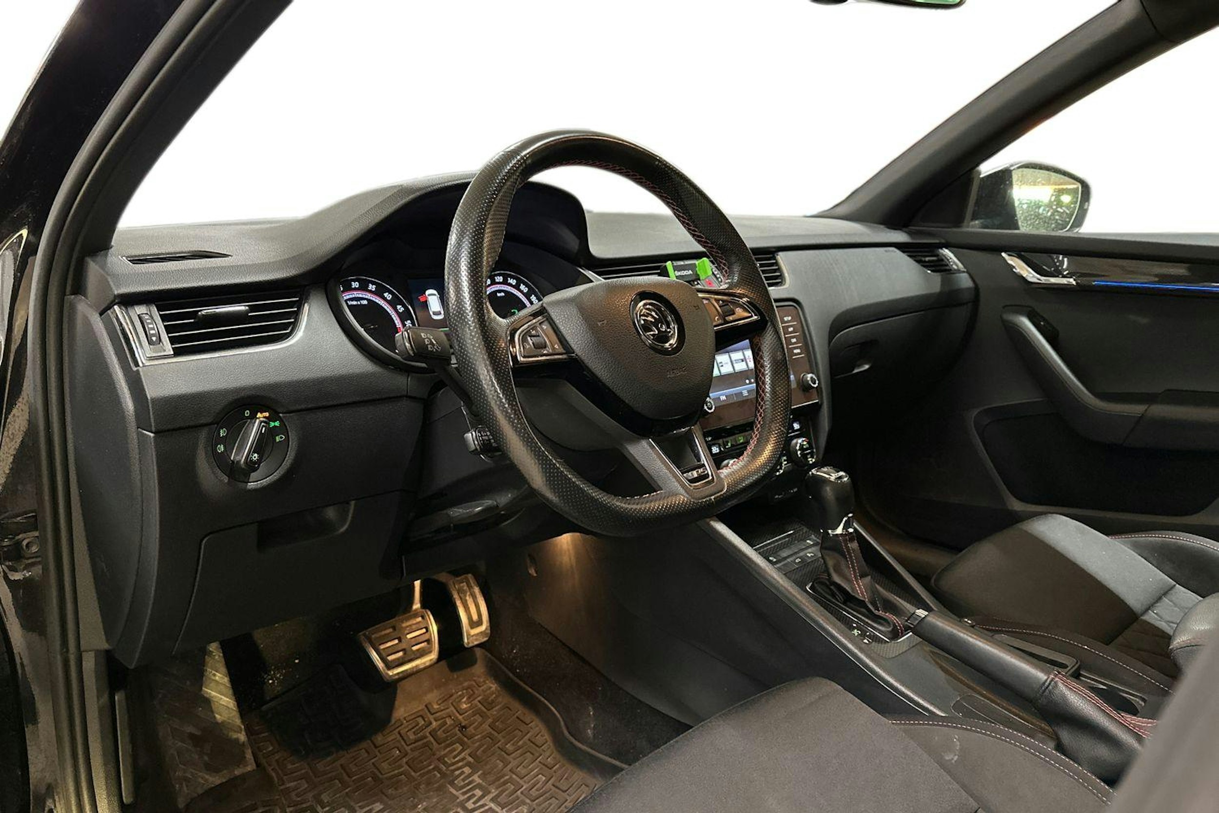 musta Skoda Octavia 2017 kuva 3.