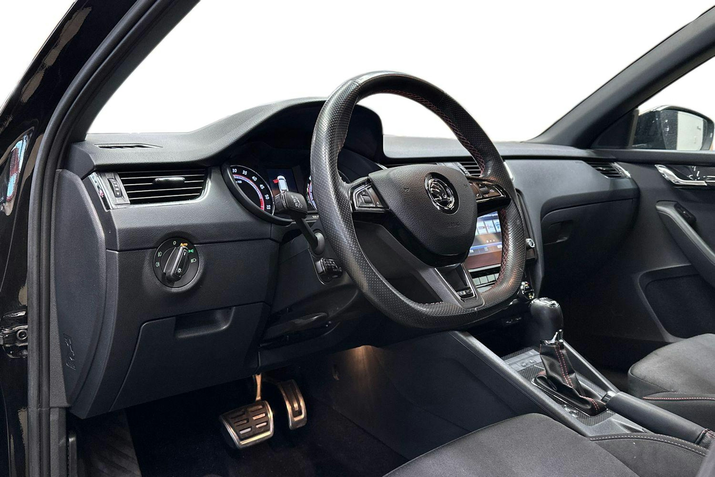musta Skoda Octavia 2018 kuva 7.