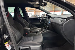 musta Skoda Octavia 2018 kuva 14.