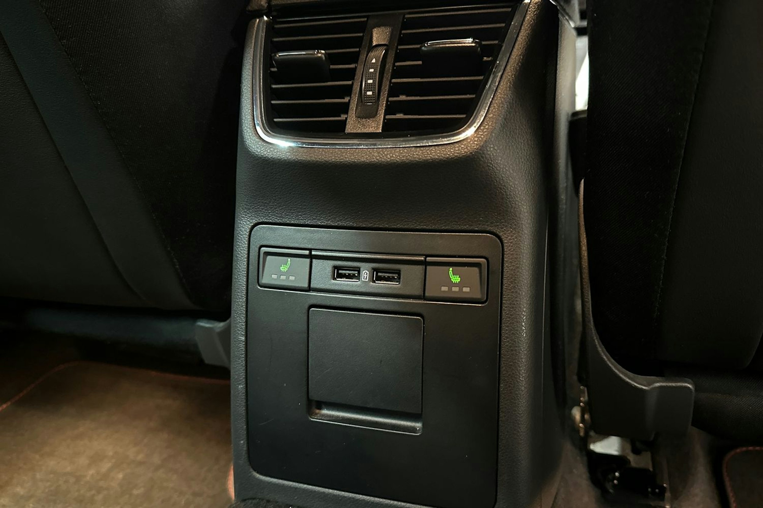 musta Skoda Octavia 2018 kuva 16.