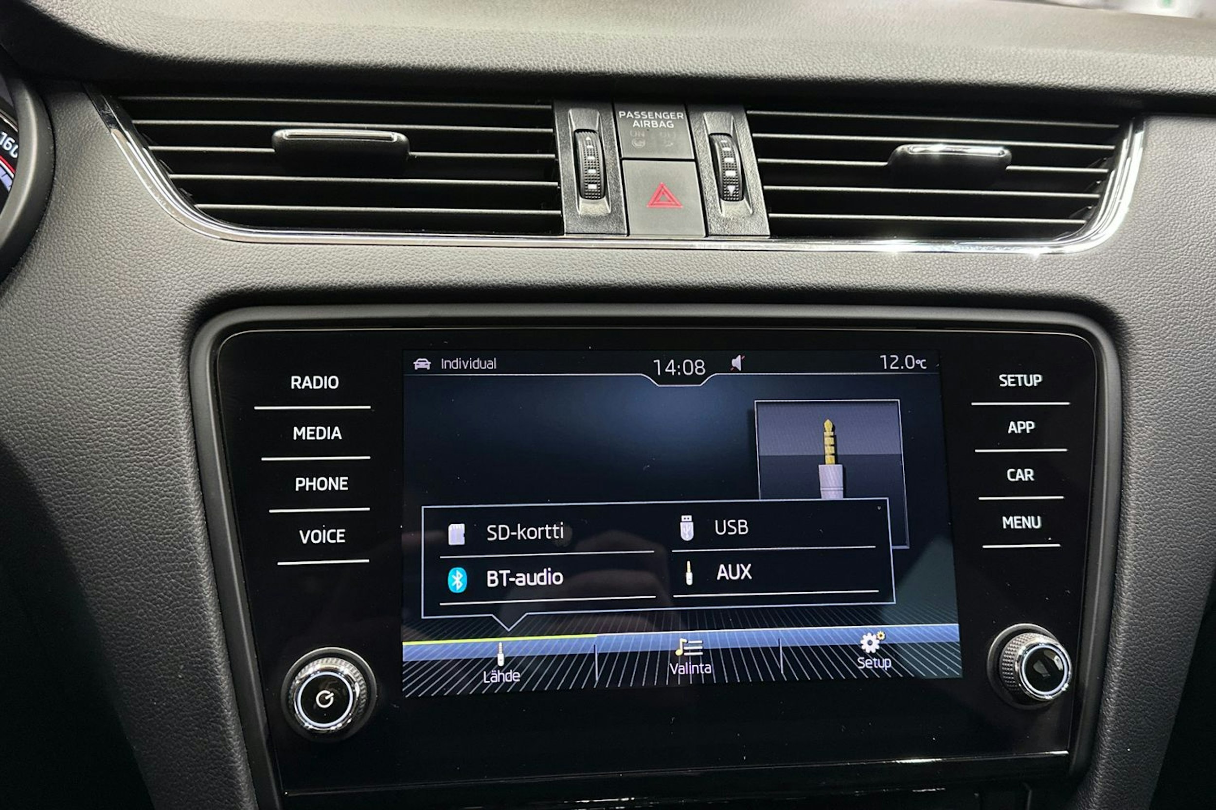 musta Skoda Octavia 2018 kuva 21.