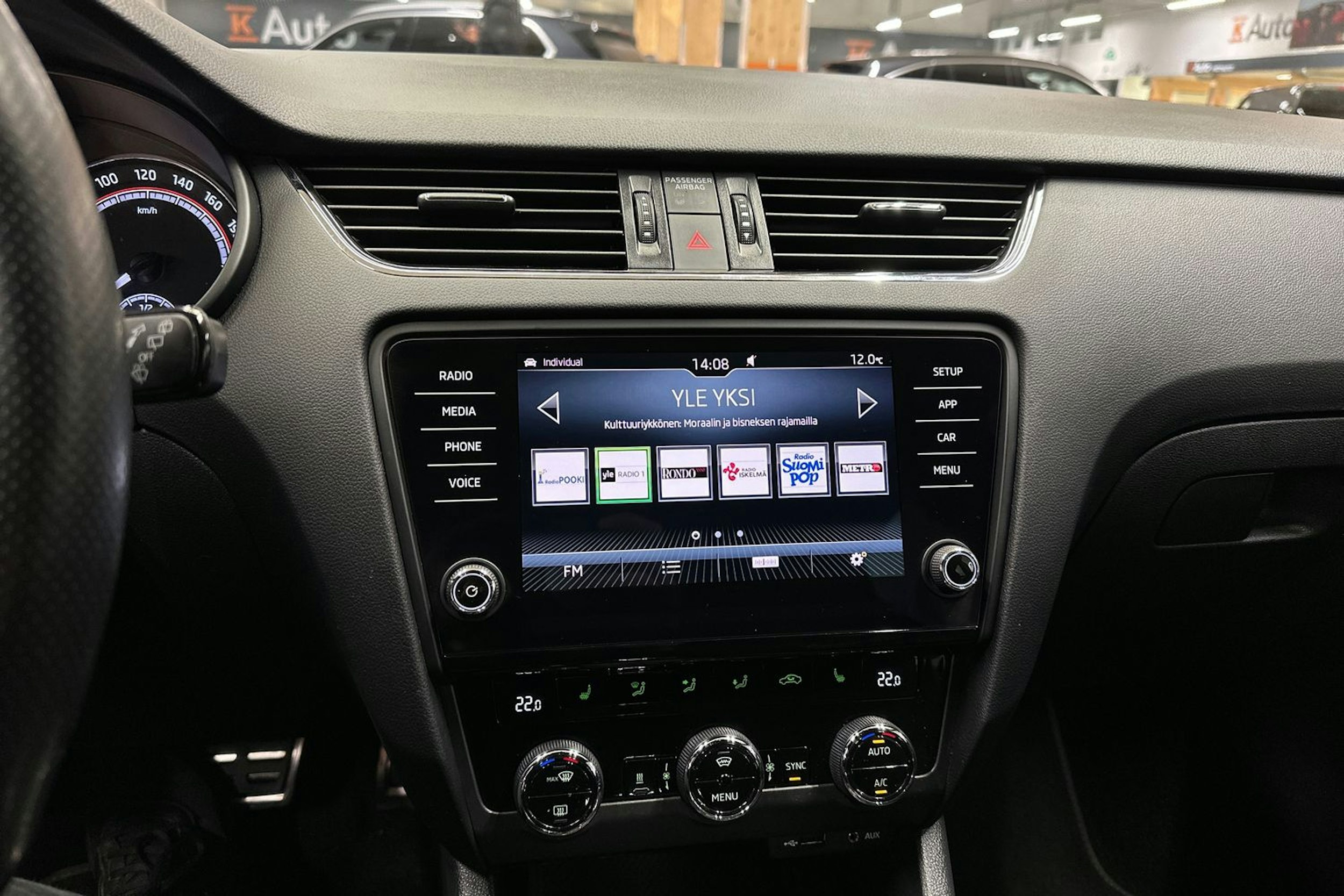 musta Skoda Octavia 2018 kuva 23.