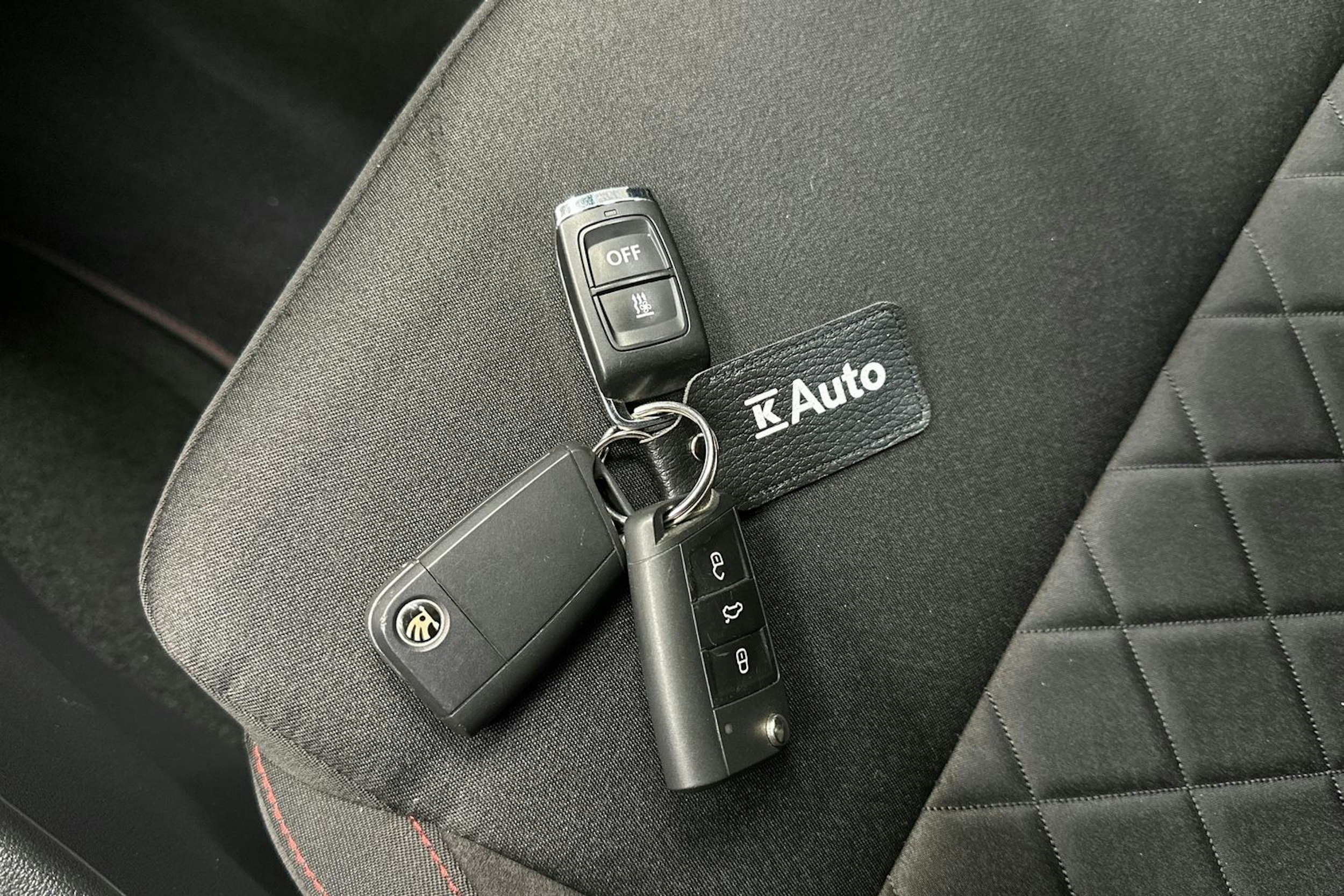 musta Skoda Octavia 2018 kuva 26.