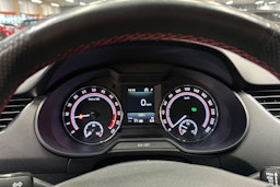 musta Skoda Octavia 2018 kuva 27.