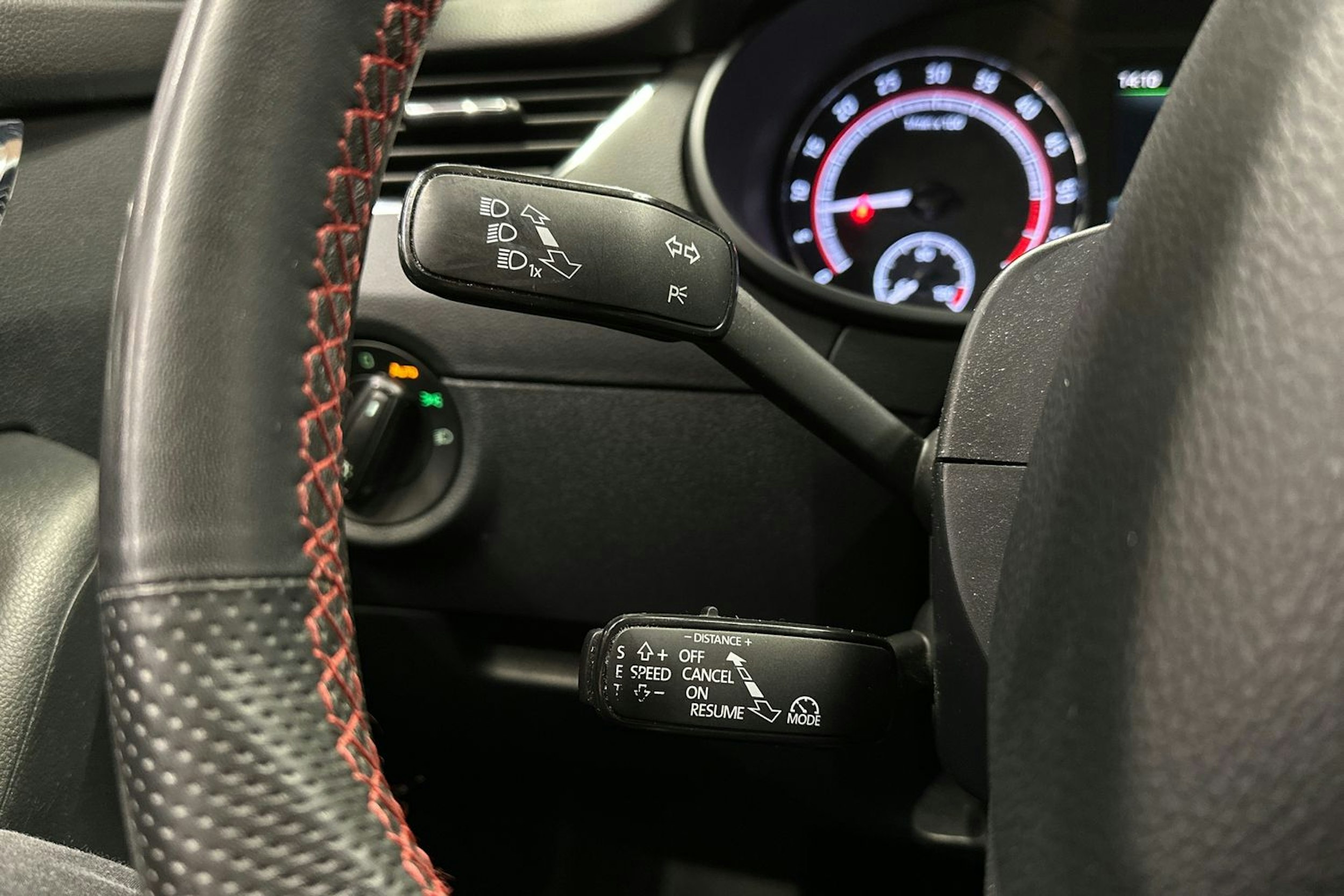 musta Skoda Octavia 2018 kuva 28.