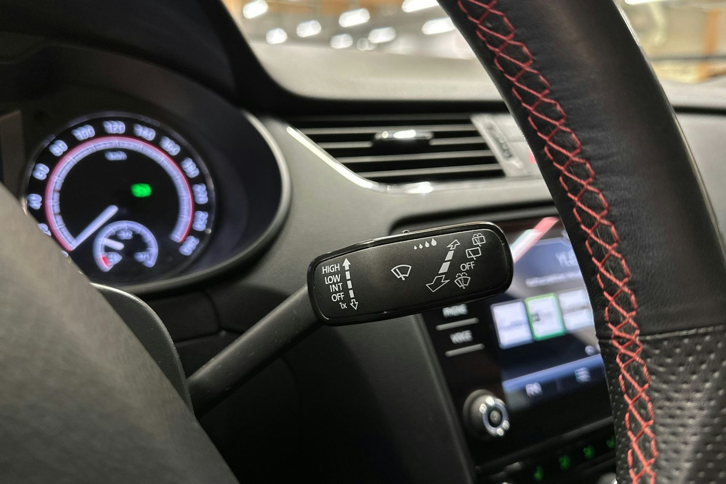 musta Skoda Octavia 2018 kuva 29.