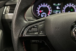 musta Skoda Octavia 2018 kuva 30.