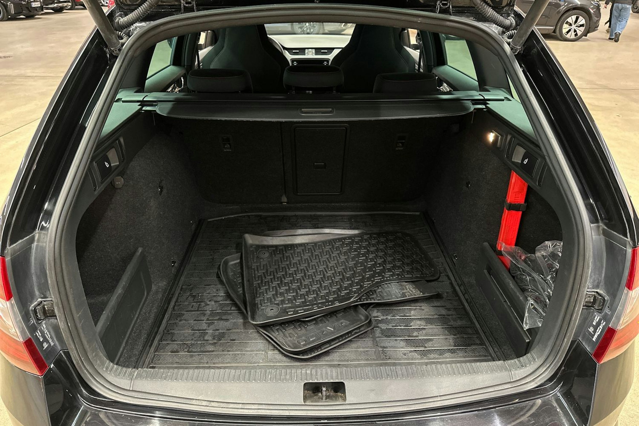 musta Skoda Octavia 2018 kuva 33.