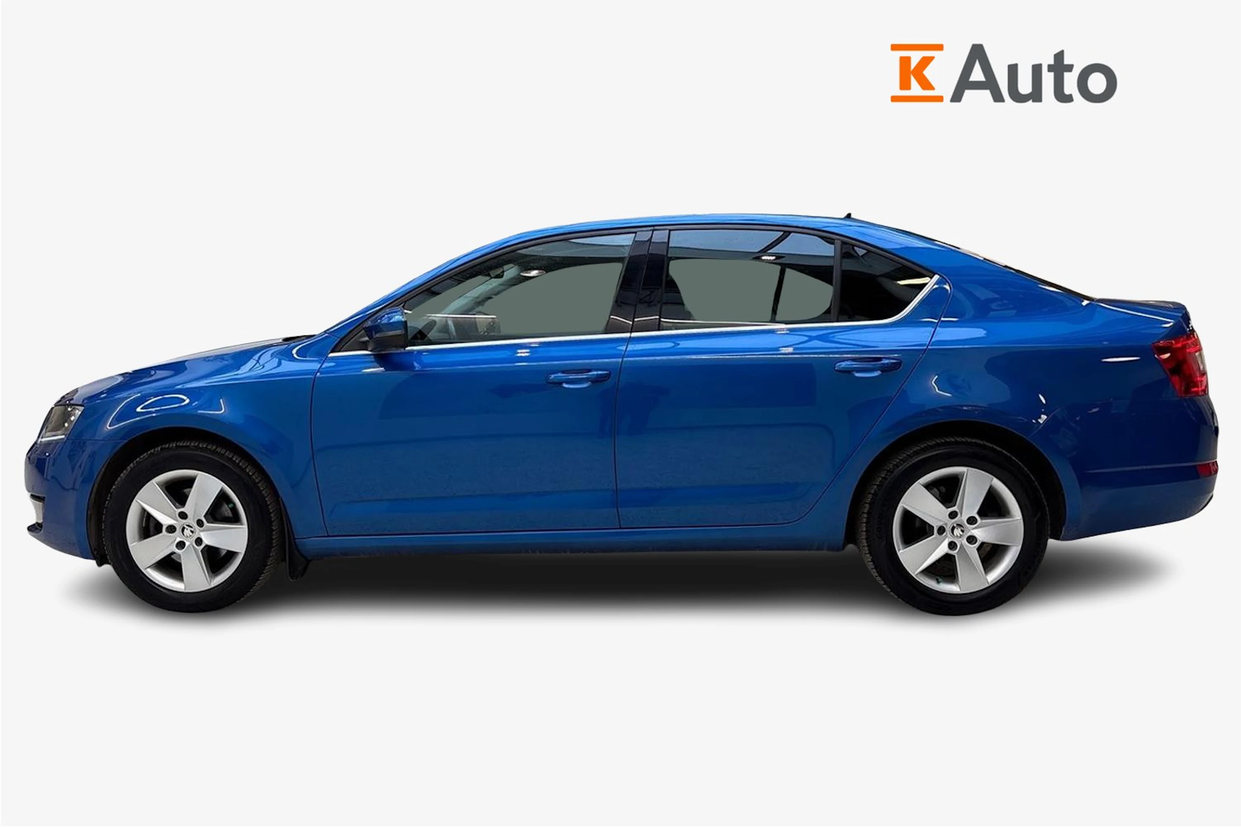 sininen Skoda Octavia 2017 kuva 5.
