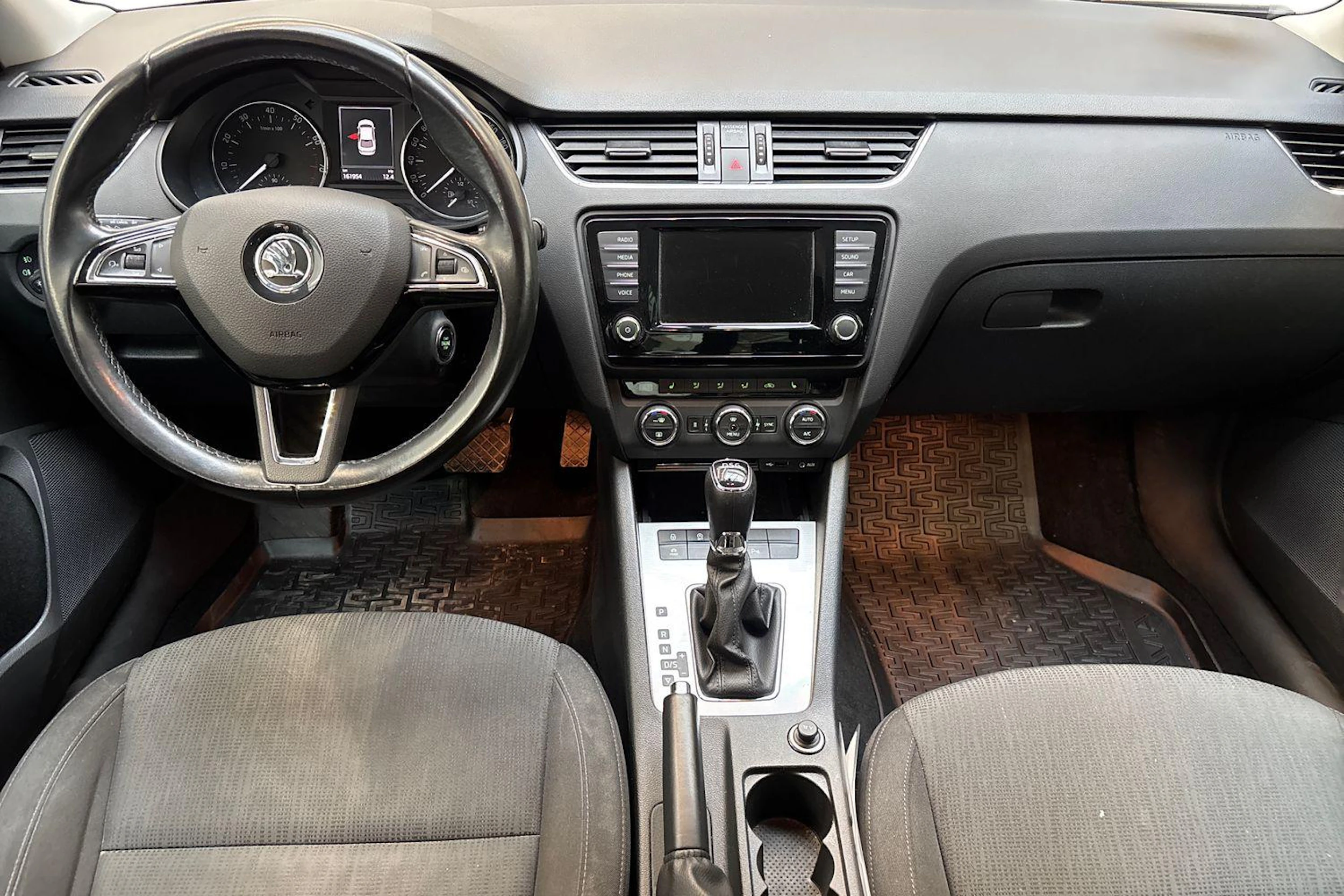 sininen Skoda Octavia 2017 kuva 7.