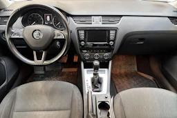 sininen Skoda Octavia 2017 kuva 7.