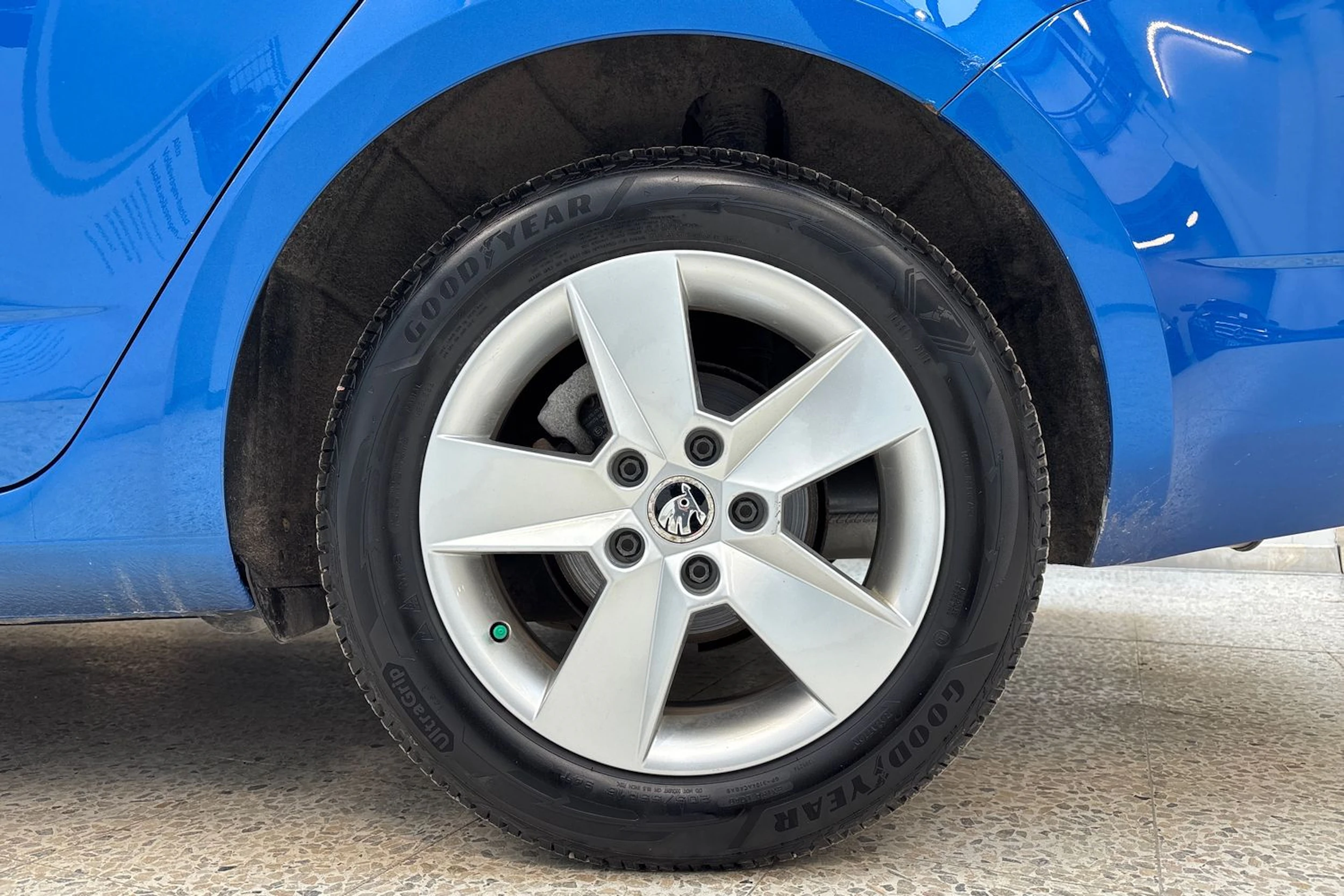 sininen Skoda Octavia 2017 kuva 10.