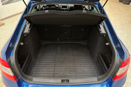 sininen Skoda Octavia 2017 kuva 11.