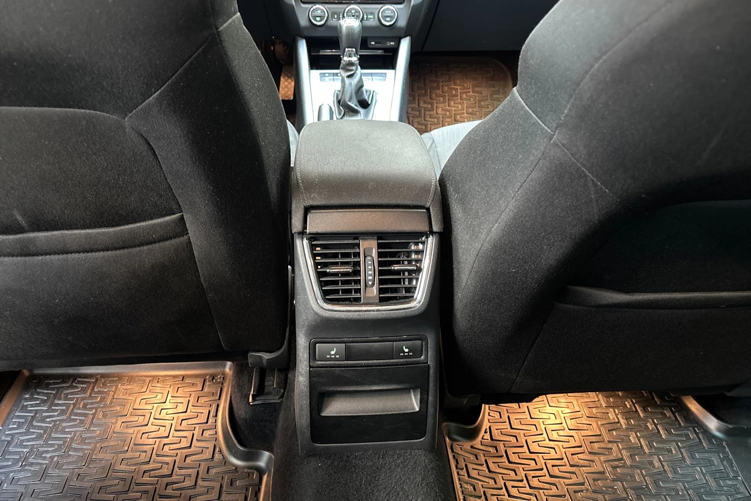 sininen Skoda Octavia 2017 kuva 12.