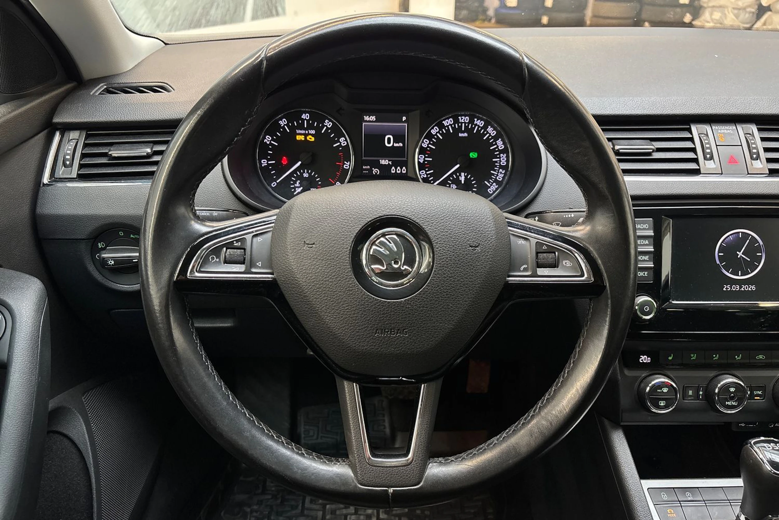 sininen Skoda Octavia 2017 kuva 14.