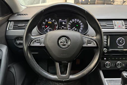 sininen Skoda Octavia 2017 kuva 14.