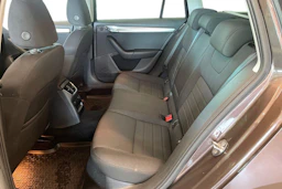 ruskea (beige) Skoda Octavia 2017 kuva 8.